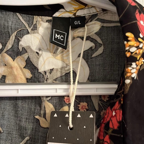 NWT short sleeve floral top - Picture 3 of 3